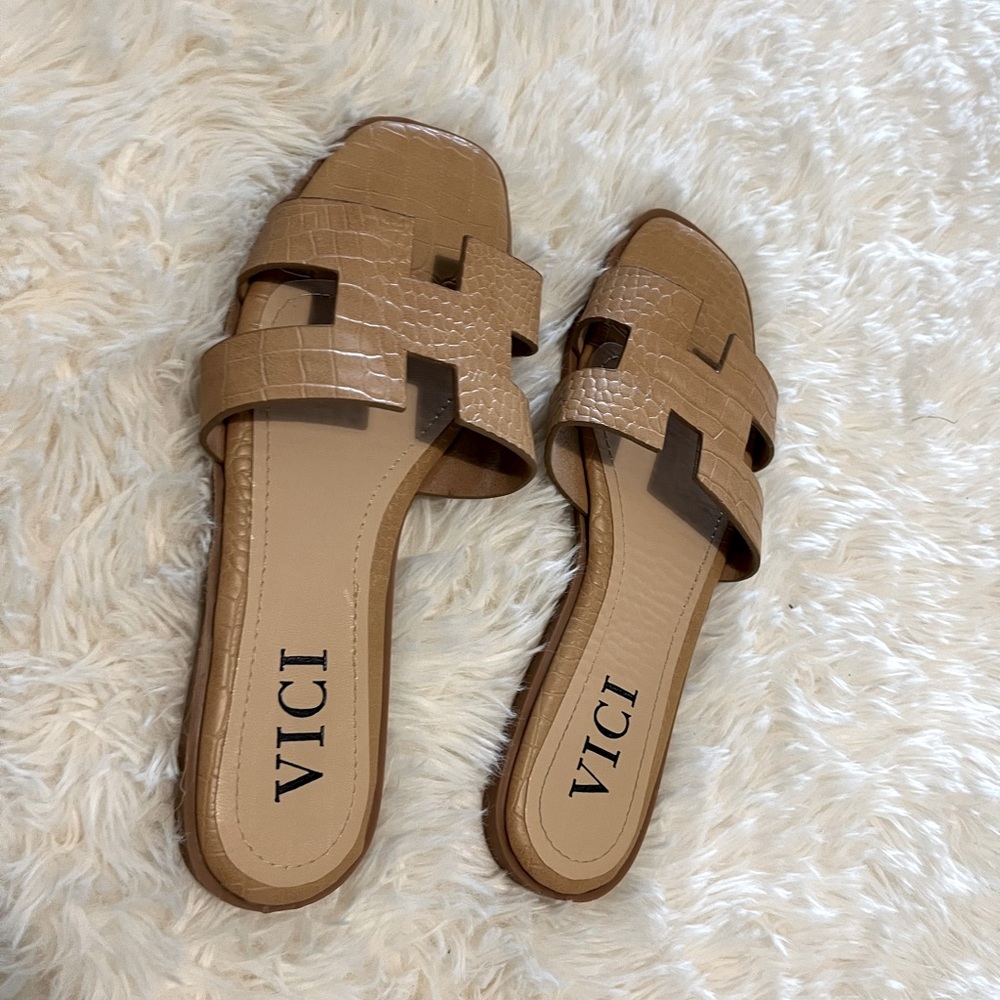 New vici sandals